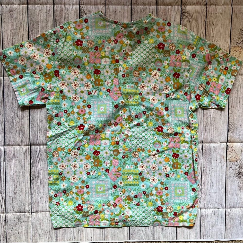 ▪️Spring Scrub Top▪️ - Picture 4 of 5
